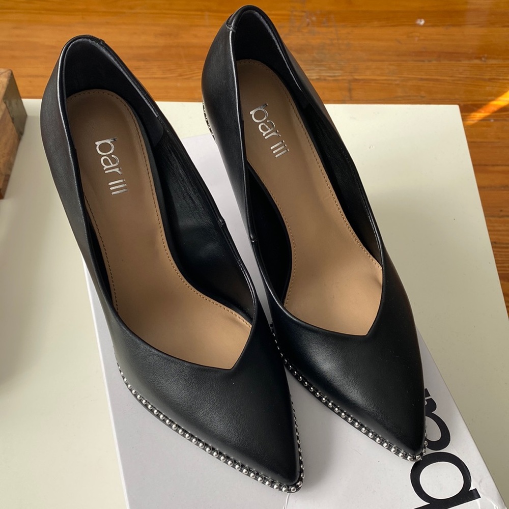 Bar III Black Pumps